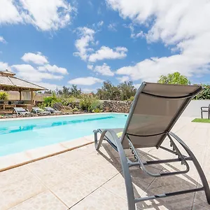 Villa Casa Yukka With Heated Pool, Lajares